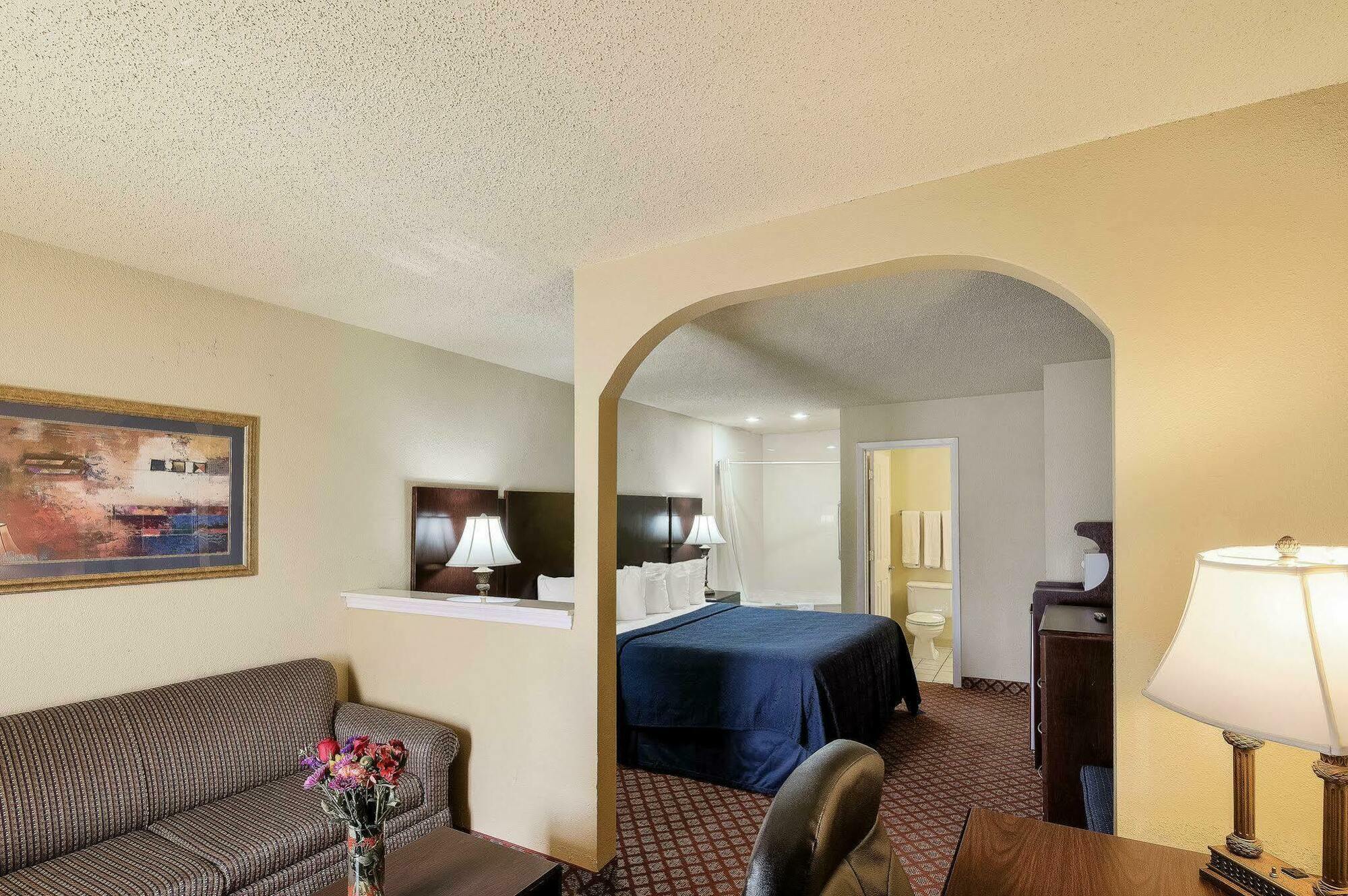 Quality Inn & Suites Abilene Ngoại thất bức ảnh